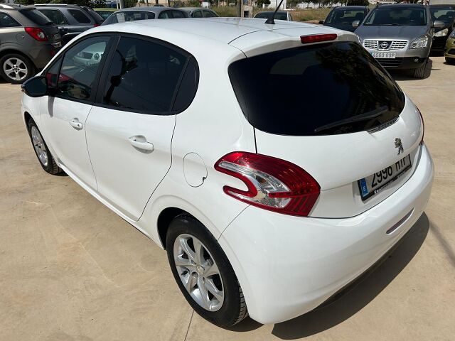 PEUGEOT 208 STYLE 1.2 VTI SPANISH LHD IN SPAIN 91000 MILES SUPERB 1 OWNER 2014